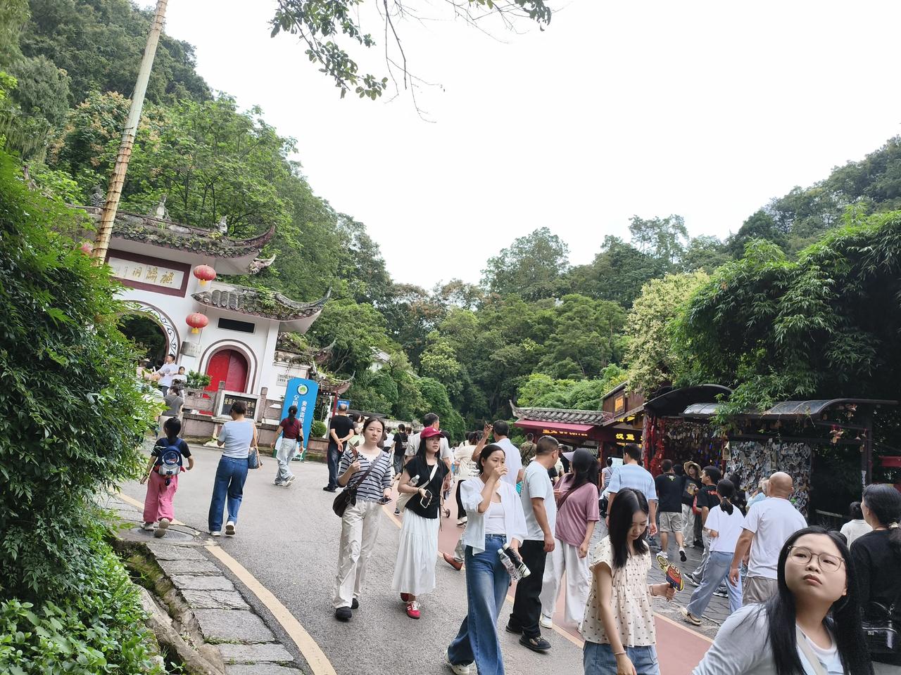 台湾：我们不愿一国两制
大陆：满足的你们：你们就是中国台湾省