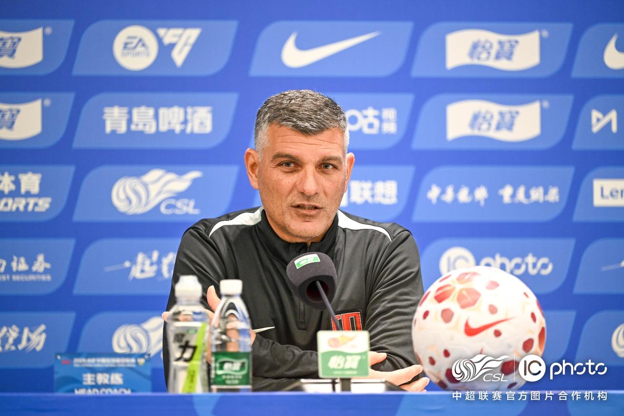 成都蓉城[超话] ForBetterCity 中超联赛 重庆铜梁龙vs成都蓉城 