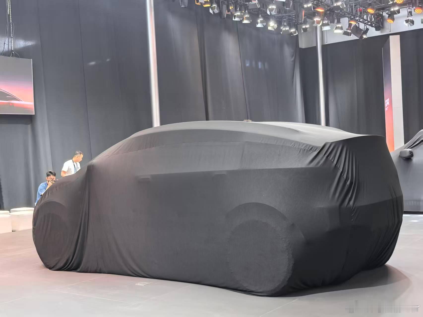 【探馆发现】iCAR这是要发新车啊看轮廓像个两厢的A级小车啊iCAR新物种硬控全