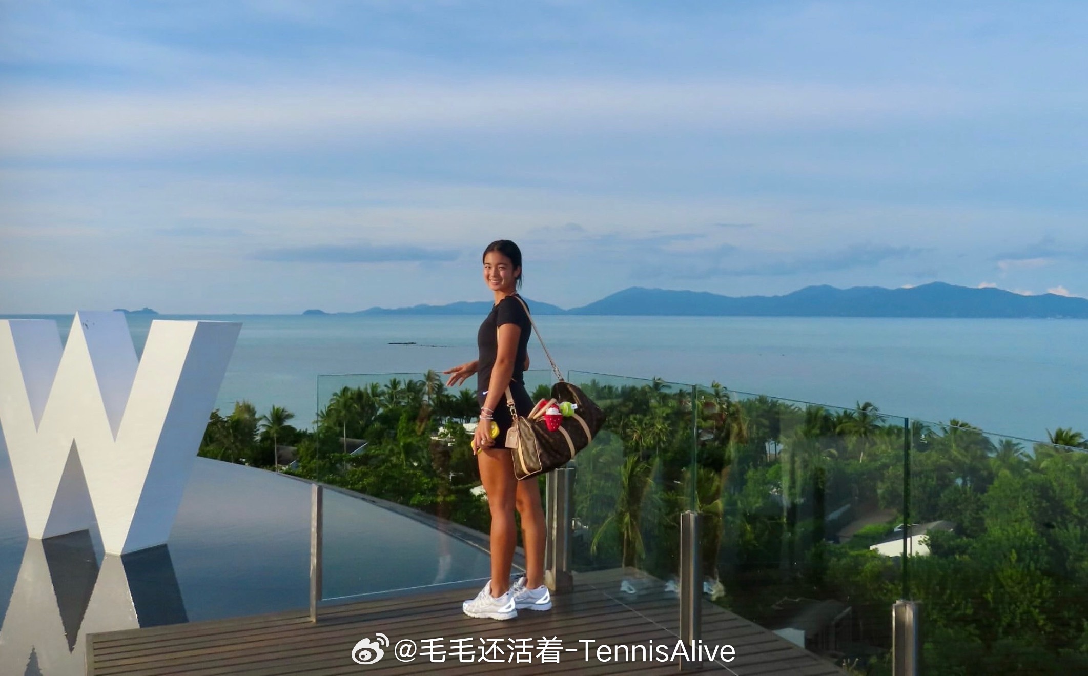 【WTA女孩度假日常之埃拉】这应该也是在巴厘岛？？网球talking大会 ​​​