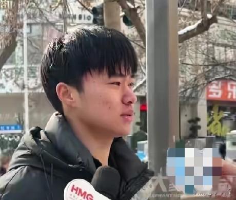 近日，河南郑州一06年的大学生男孩母亲患癌去世后，父亲又患胆管癌住进了Icu，他