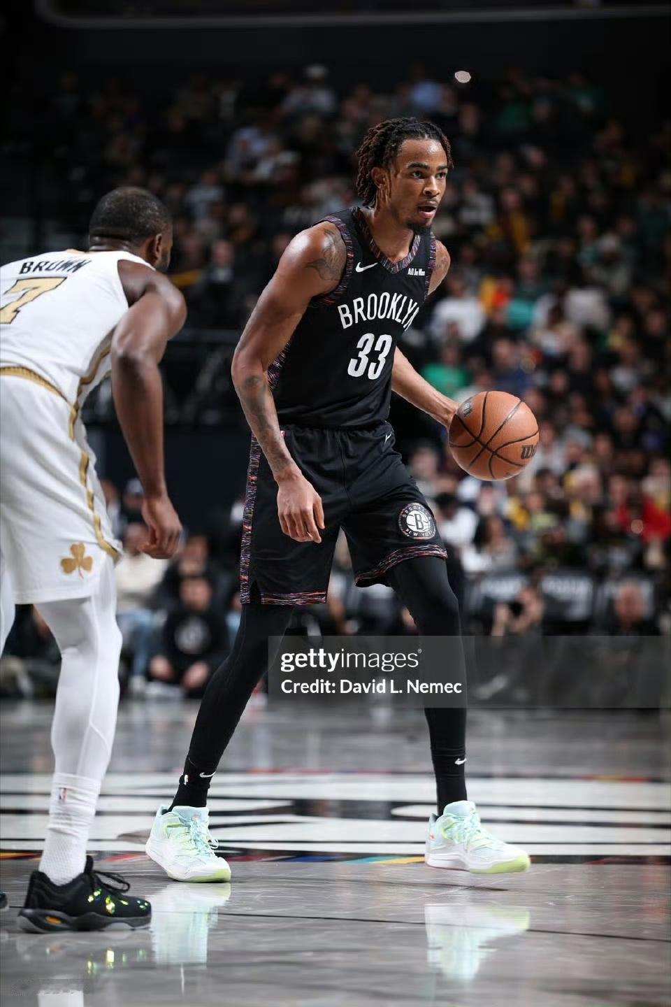 突发消息：据消息人士向《福布斯》透露，布鲁克林篮网队正在敲定一笔交易，将尼古拉斯