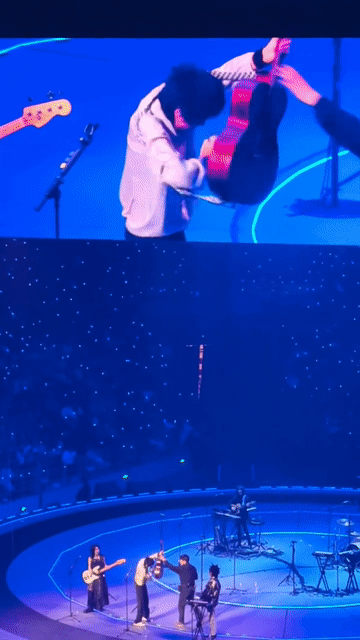 新裤子说最好的医美是不上班彭磊说上综艺讲真话所以没综艺上 演唱会气氛确实嗨，歌也