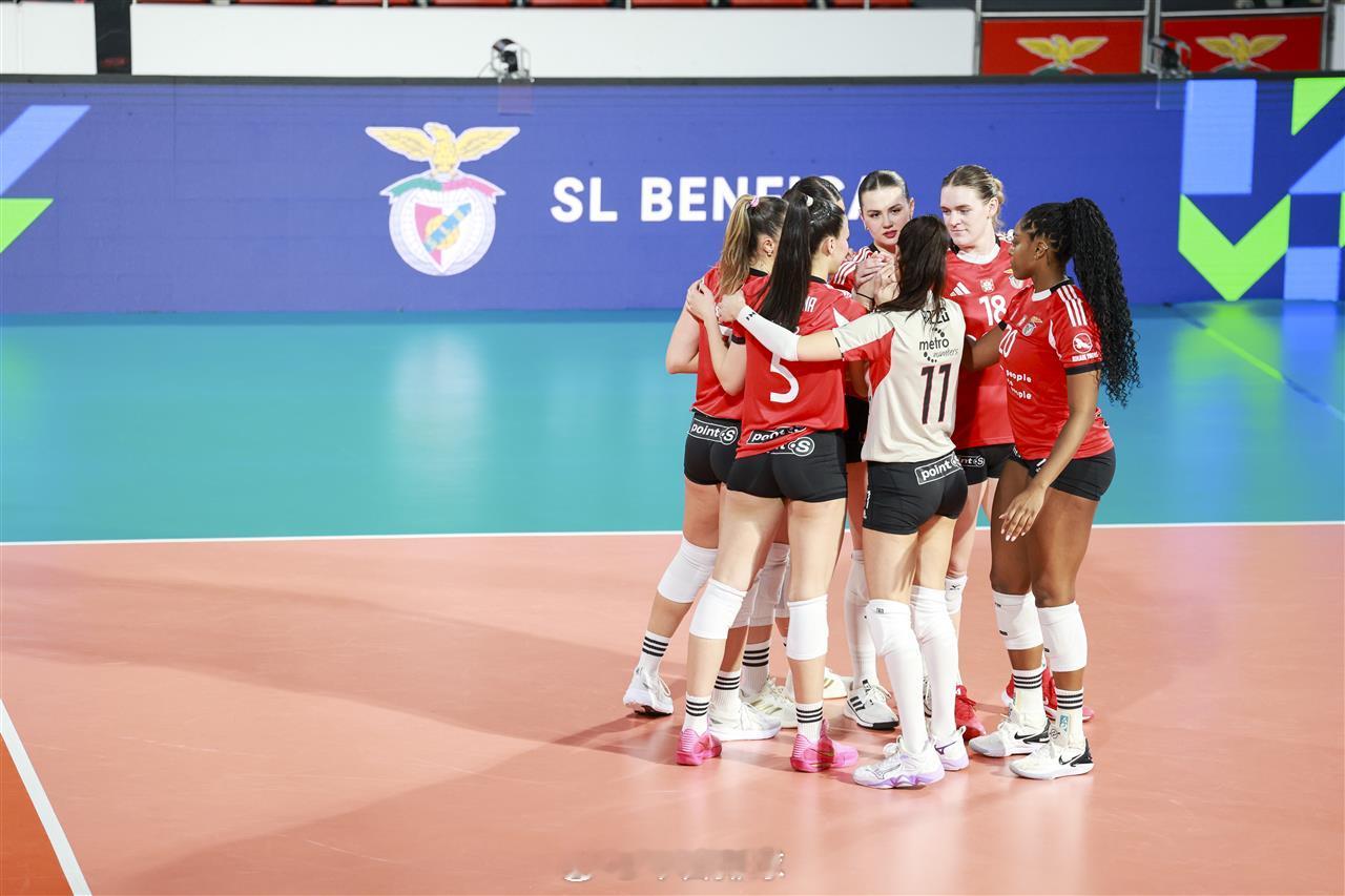 【克里斯蒂娜18分 女排欧冠费内巴切客场3比0里斯本与本菲卡】北京时间30日凌晨