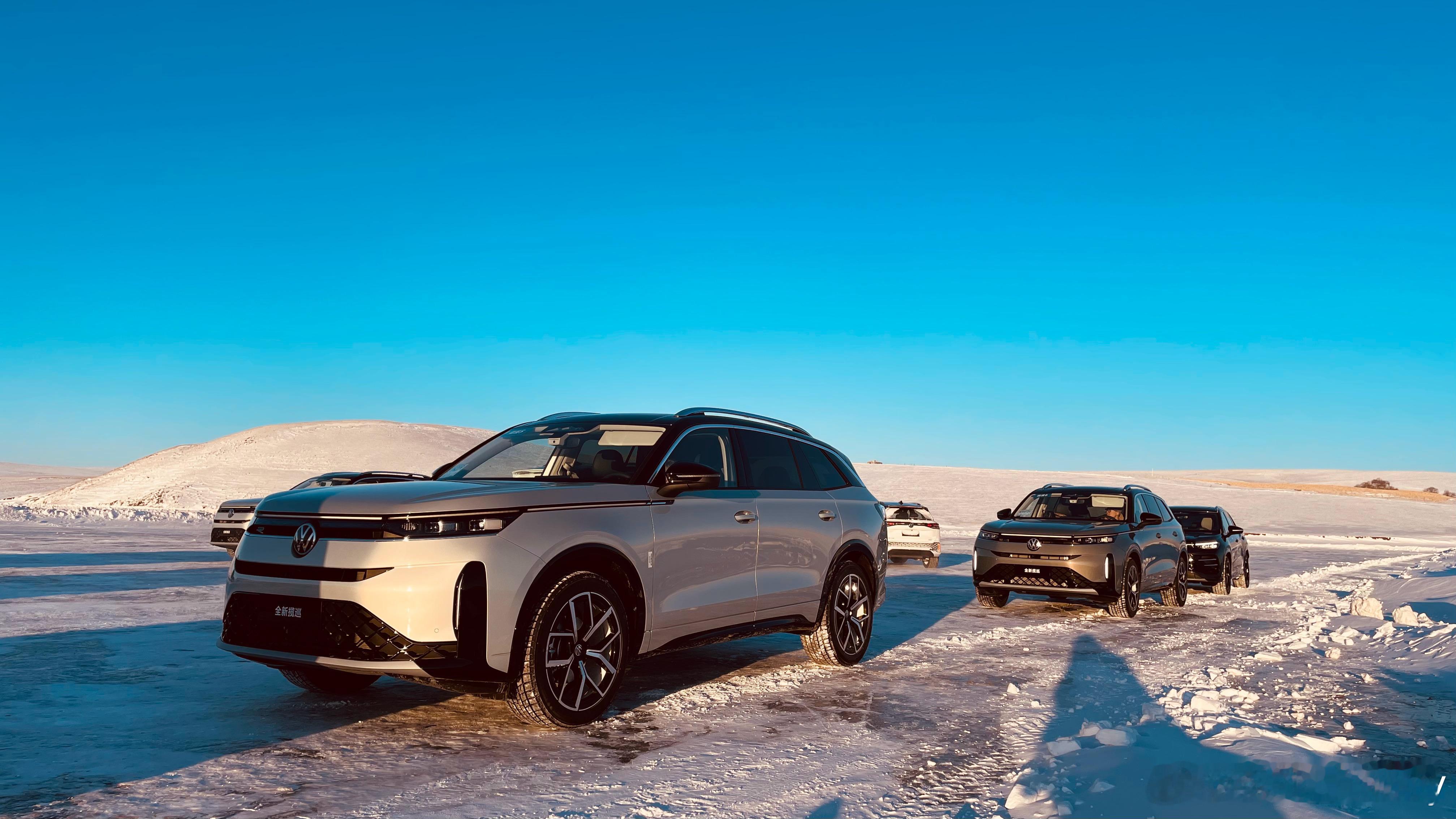 第一次感受零下35度 没想象中的冷…第一次在冰面上开车 肌肉记忆总想把车拉直…明