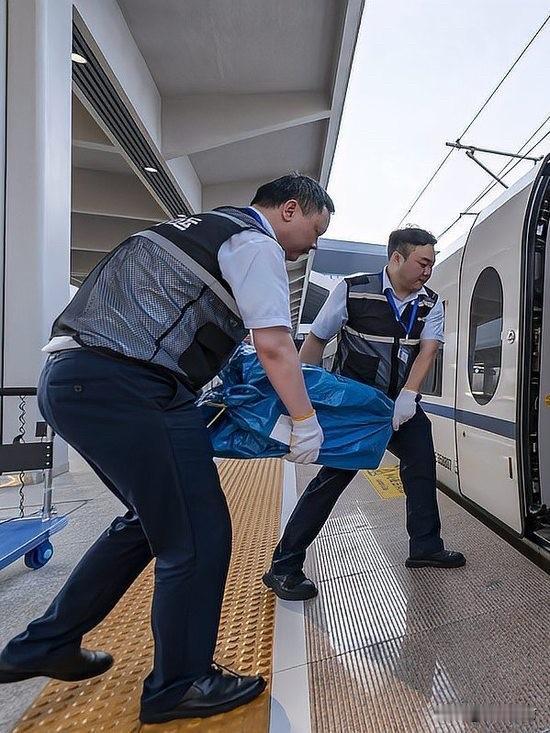 一、核心原因（一句话看懂）

车厢立法严、罚得重、有执法权；站台法规模糊、无权处