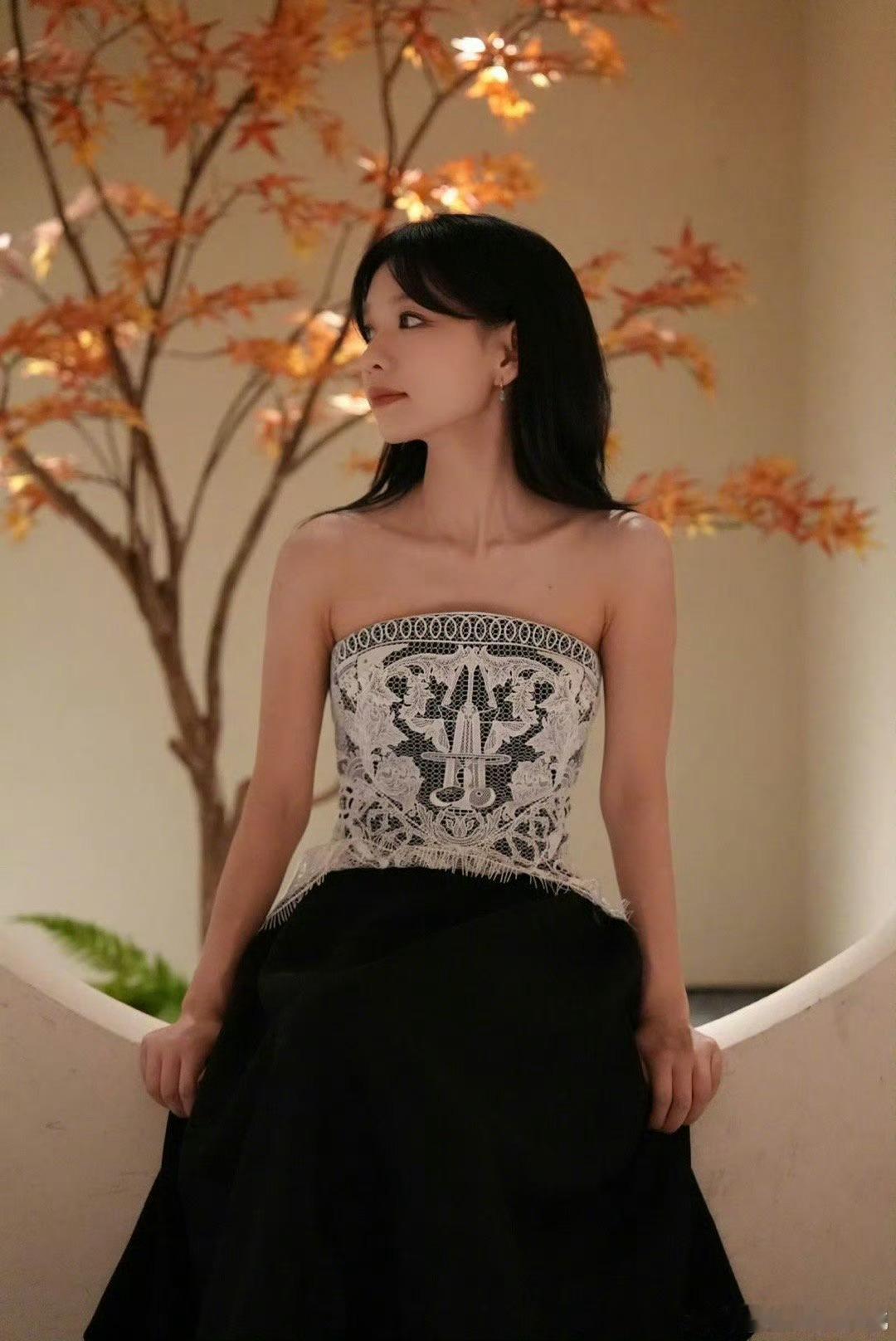 #摆pose房东的猫是专业的#虽然看着两个人有点害羞，但不得不说这个氛围感好绝啊