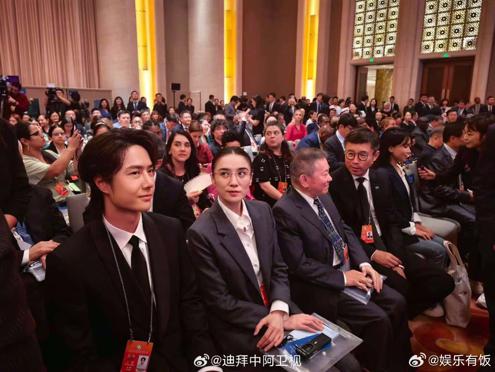 王一博回国第一天就开会王一博宋佳同框出席会议吴京张译同框出席会议 这个王一博真的