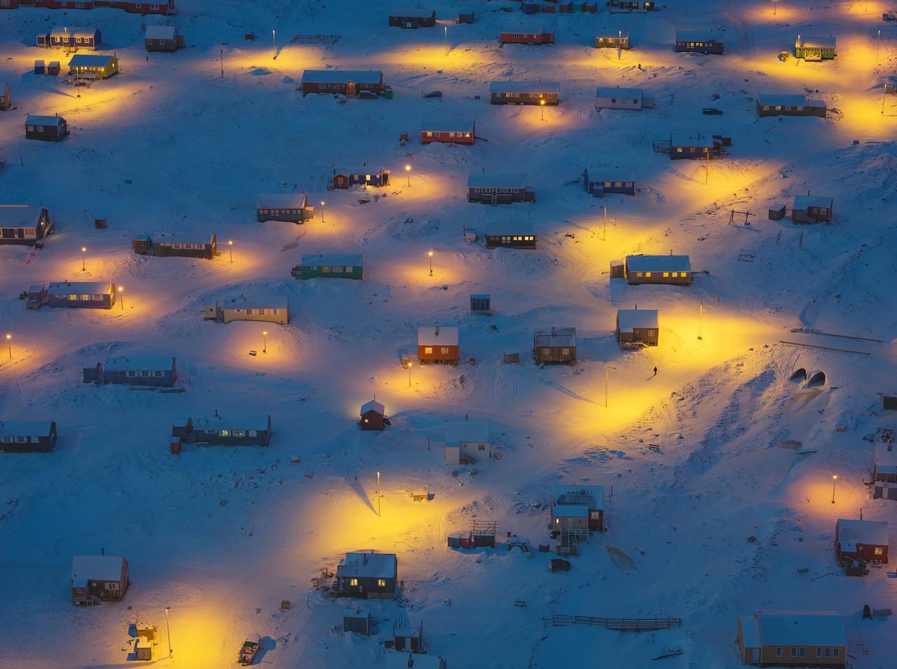 飞行一万公里拍到的格陵兰岛最北小镇！
Qaanaaq（卡纳克）是格陵兰最北部城镇