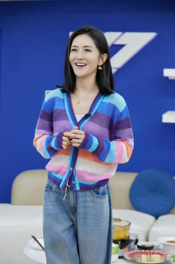谢娜问李晟经典问题谢娜采访李晟这是什么欢乐名场面！李晟刚坐下就开启吐槽模式，爆出