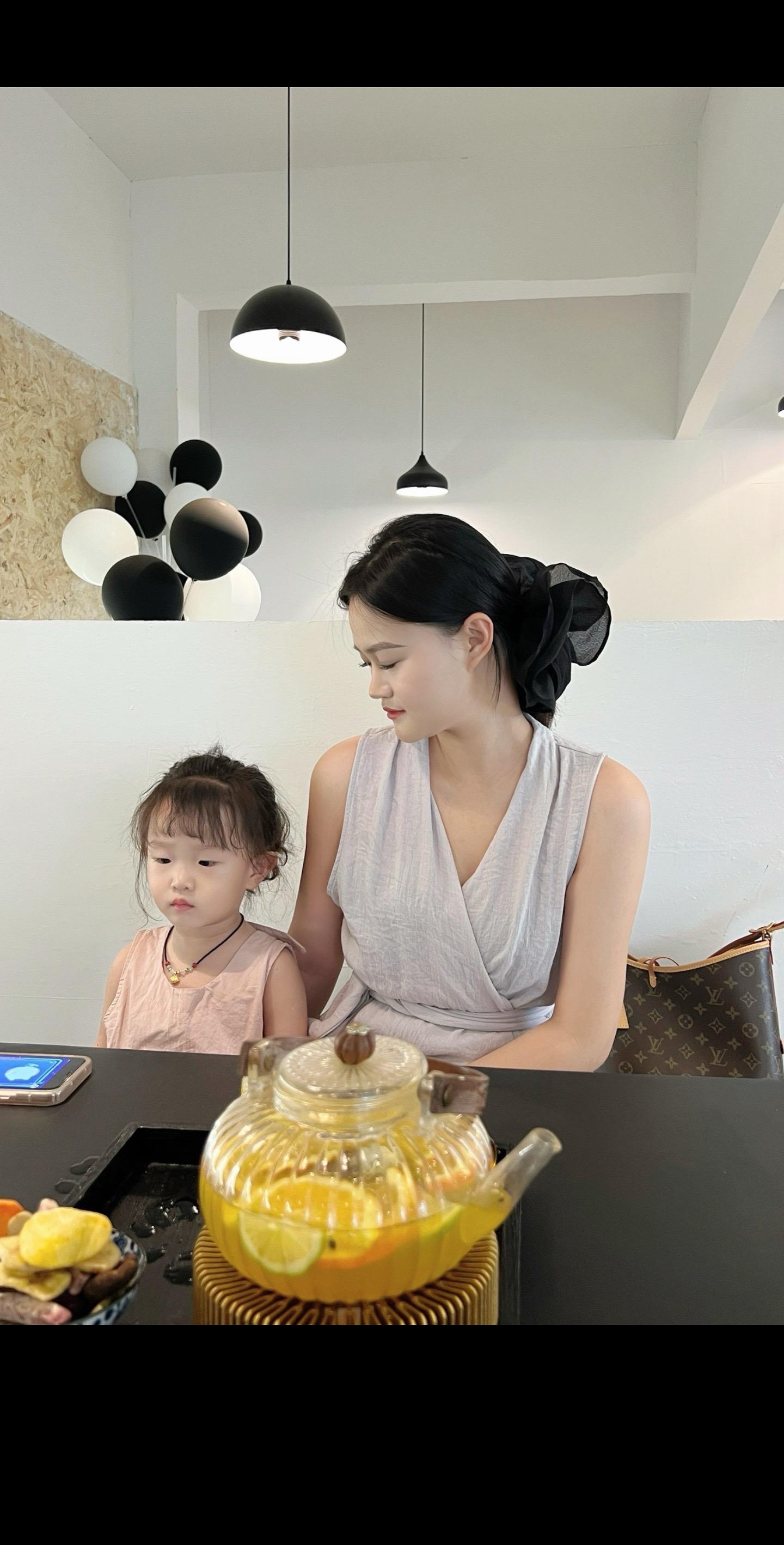 幸福它永远满座 意思是永远有人在幸福 那希望我们都是幸福的其中一员