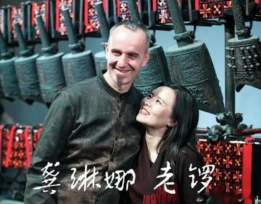 10月13日，据媒体报道，龚琳娜发文宣布和老公离婚，没说啥原因，一起生活二十年，