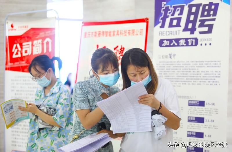 疯狂地刷简历、投简历，市面上招聘的小企业不少，对人才技能的要求却愈发多样。就拿项