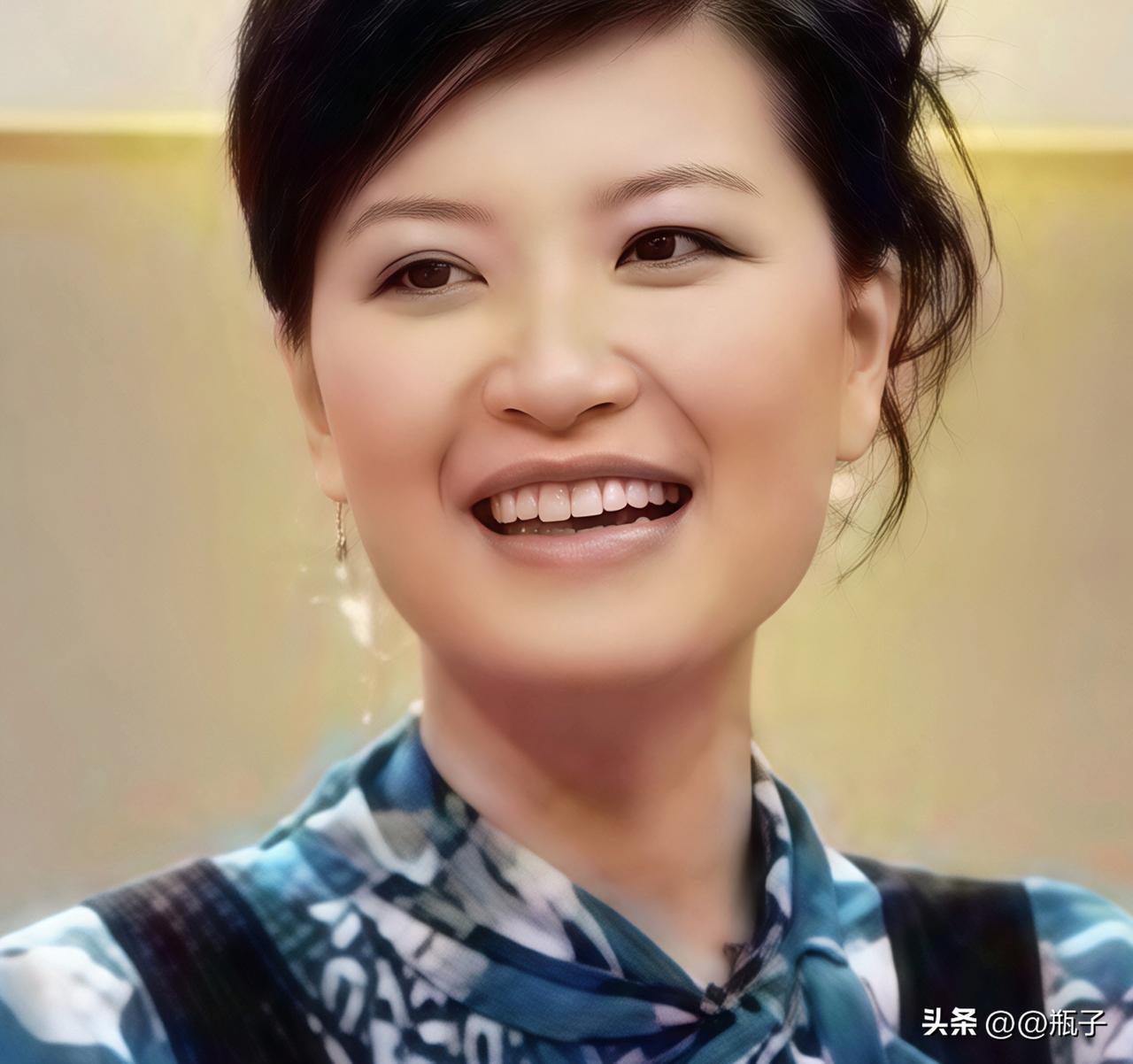 陈蓉1976年生于浙江宁波，毕业于上海戏剧学院，曾是东方卫视当家女主持。
 早年