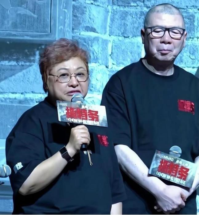 冯小刚呢？
韩红6月30日在她的个人社交平台发文称：针对我近期在影片首映相关活动