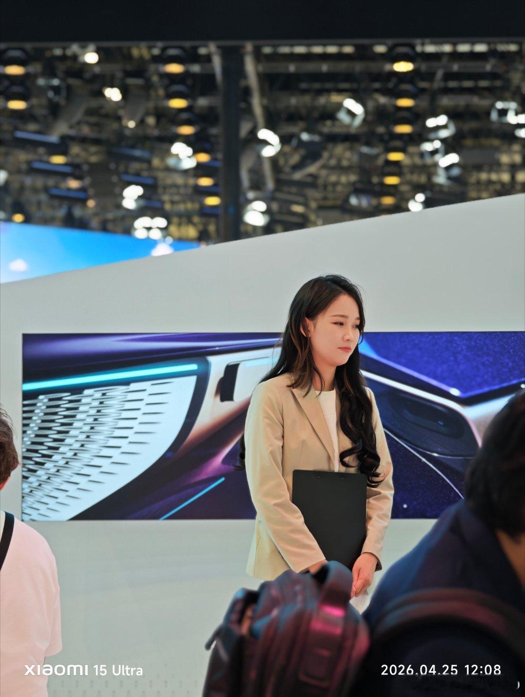 完蛋了，昨晚1点多才睡觉，今天又逛了一上午中午有点困，别克的展台又放了至境系列的