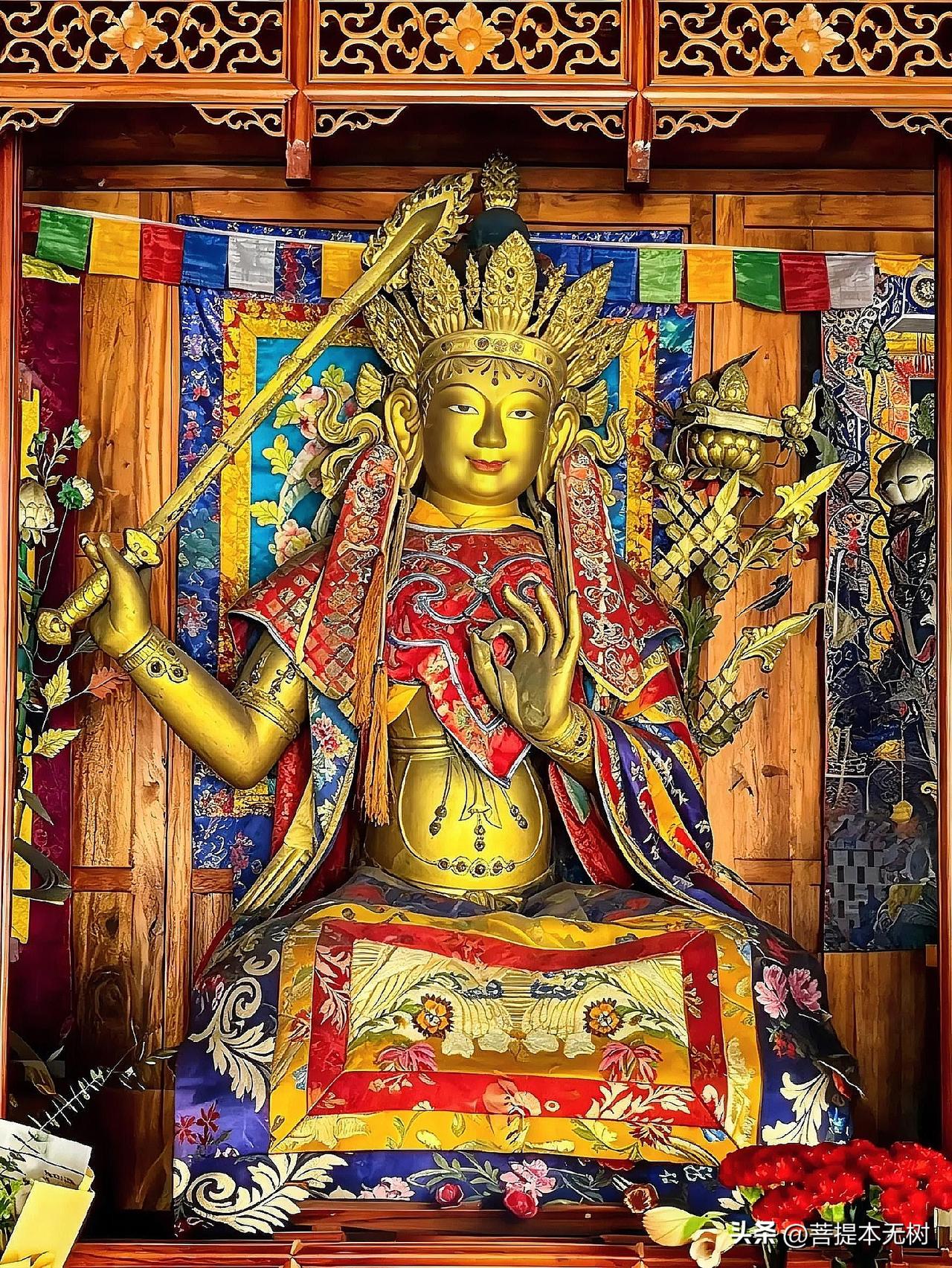 雍和宫文殊菩萨｜学子、职场人必拜的智慧至尊
 
这尊金身圣像是雍和宫的文殊菩萨，