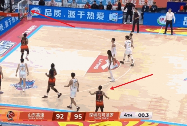 遗憾啥呢？进了也是输啊！最后一攻后 高诗岩双手抱头不知所措