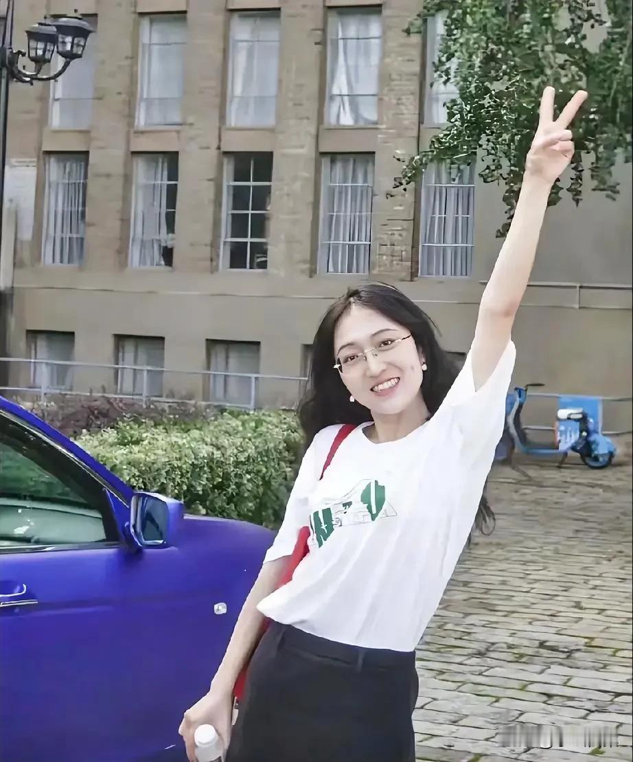 也不能全怪杨某诬告！肖同学太软弱了，作为一名大学生，他一开始就有机会拿起法律武器