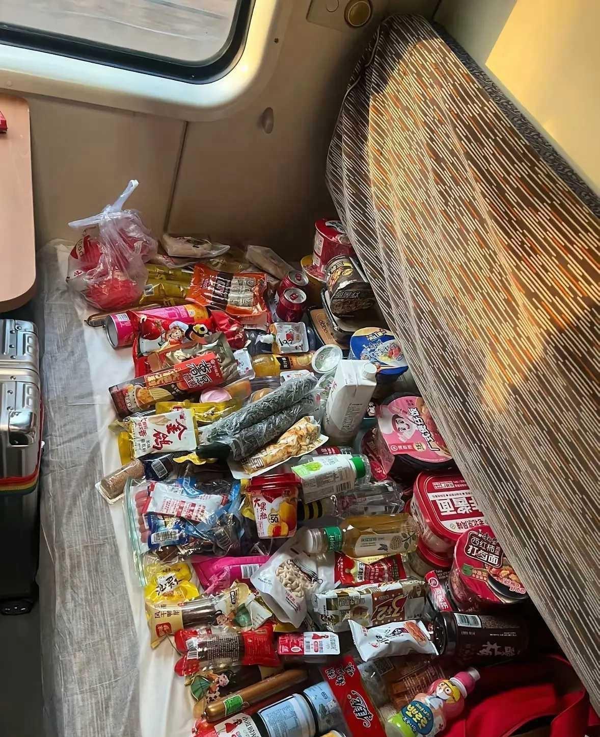 两个人48小时的卧铺，买这么多够吗？