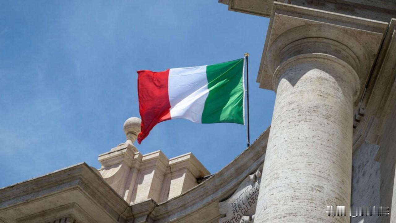 中文翻译
 
俄罗斯驻意大利大使馆发表声明称，意大利外长安东尼奥·塔亚尼与体育部