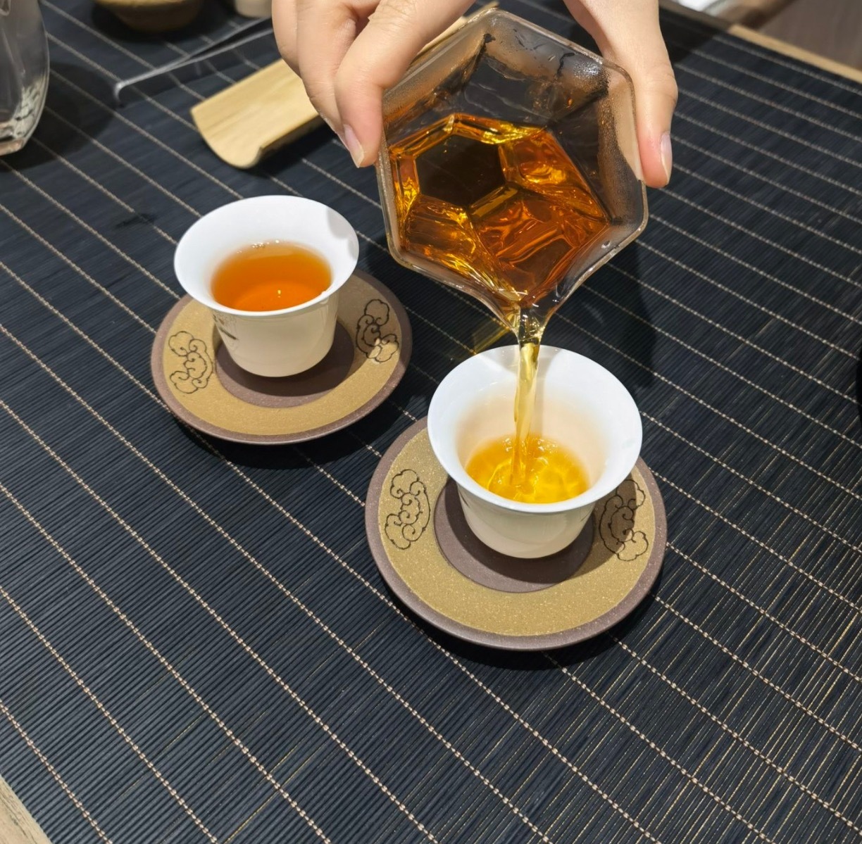 品茶赏器交友  茶遇水而生，水见茶而活。浪漫的灵魂，从不向平淡的日子妥协！ 