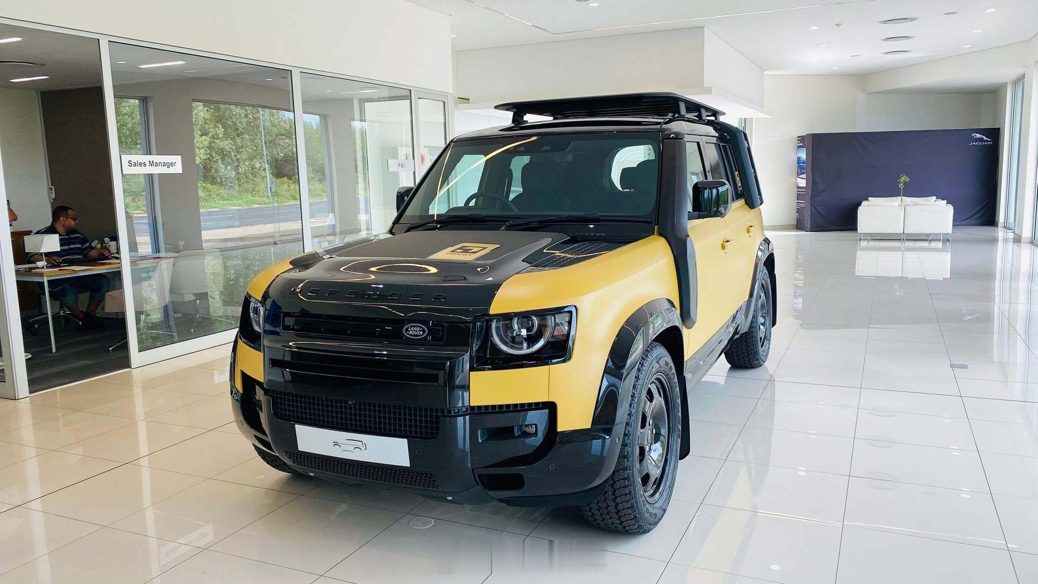 路虎卫士110选这个颜色的真的很少见 