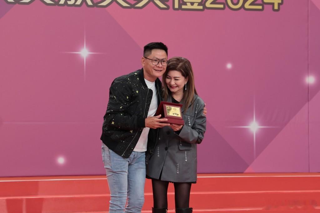 林敬刚称好友戴耀明性格孤僻 坦言少了联系 胡蓓蔚获奖未计划如何庆祝林敬刚、胡蓓蔚