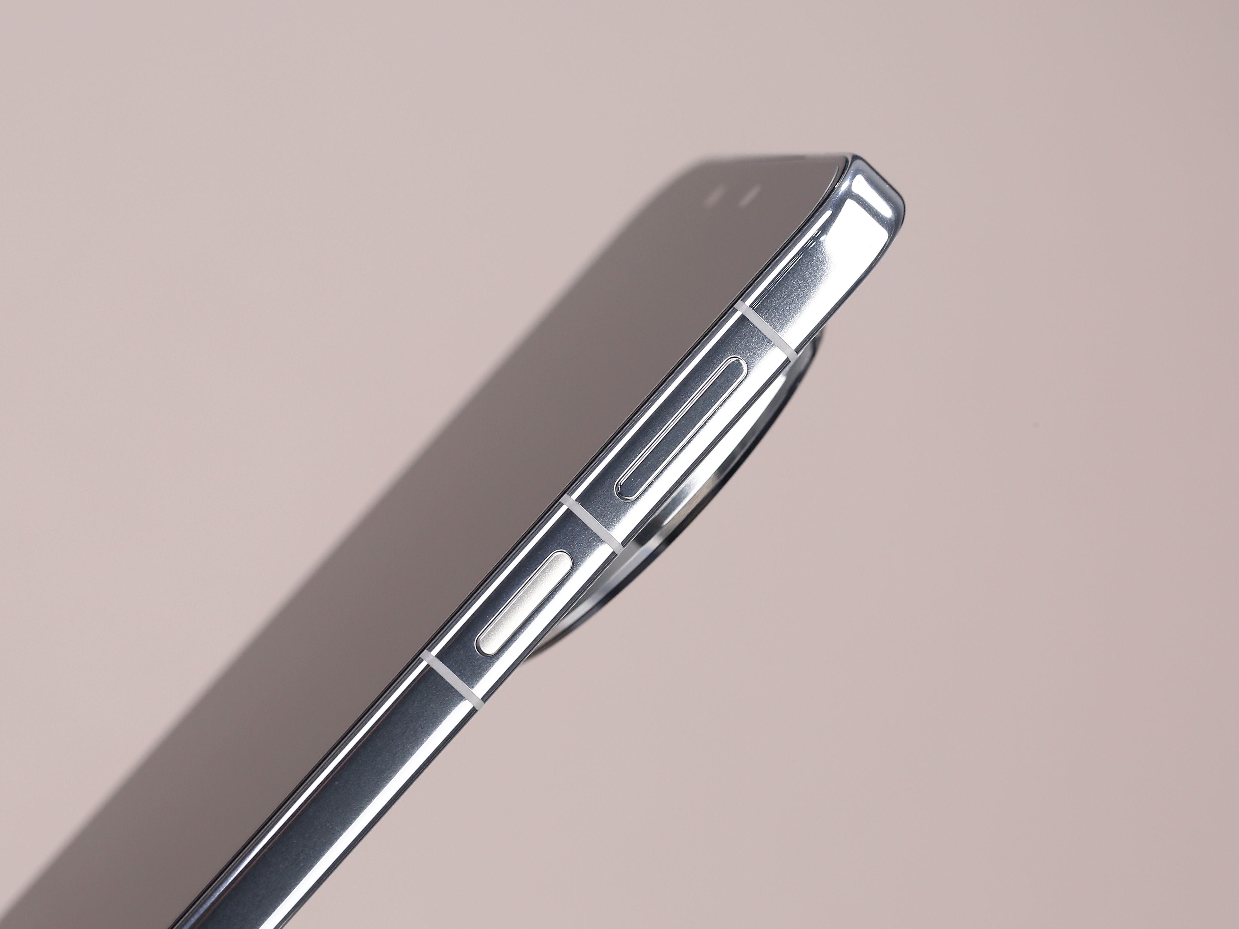 Mate80ProMax PET AR 膜，轻装上阵正面一体无槽无开孔，更整洁。