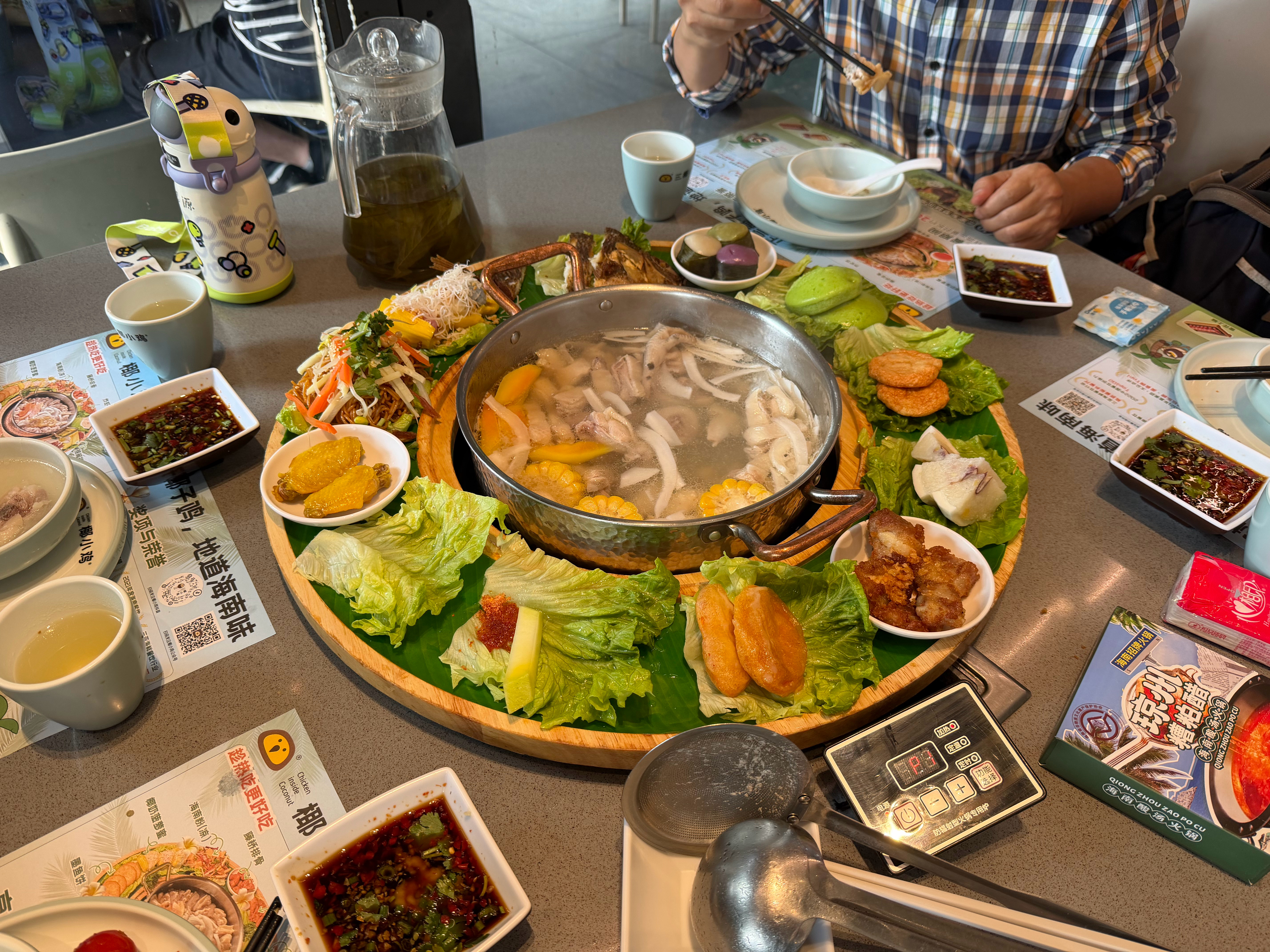 落地第一餐，椰子鸡 