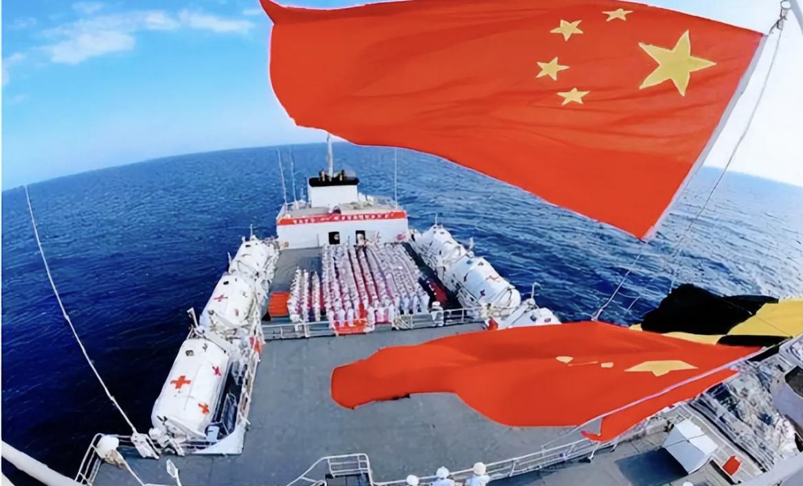 时间过得好快，南海仲裁都10年了！
这10年，咱们的海军实力突飞猛进，对面下水了
