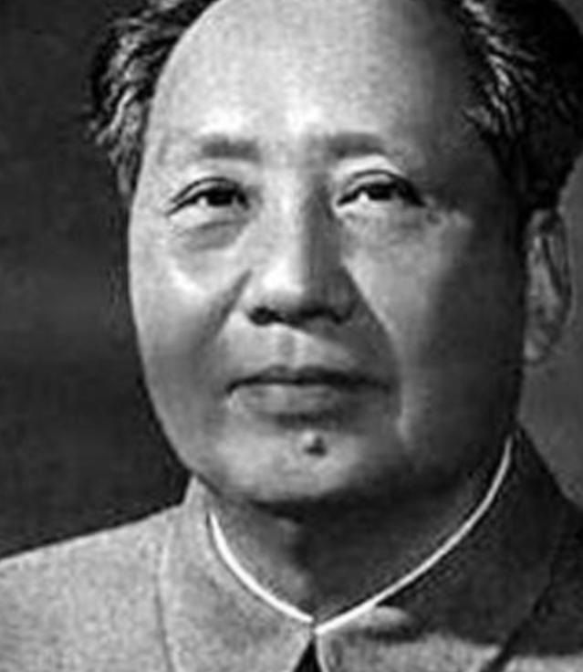 1964年，伟人在开会时，看到了正在抽 雪茄 的李先念，李先念随手递给了伟人一根