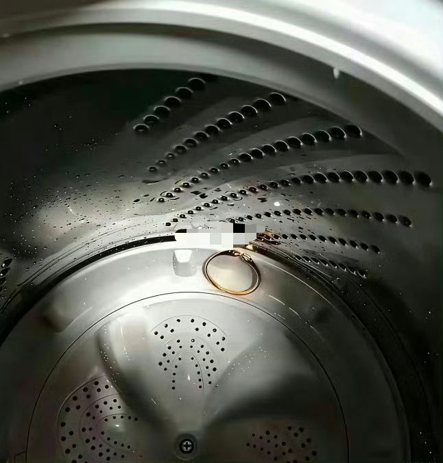 酒店洗衣机里发现了这个，可以捡吗[傻眼] ​​​
