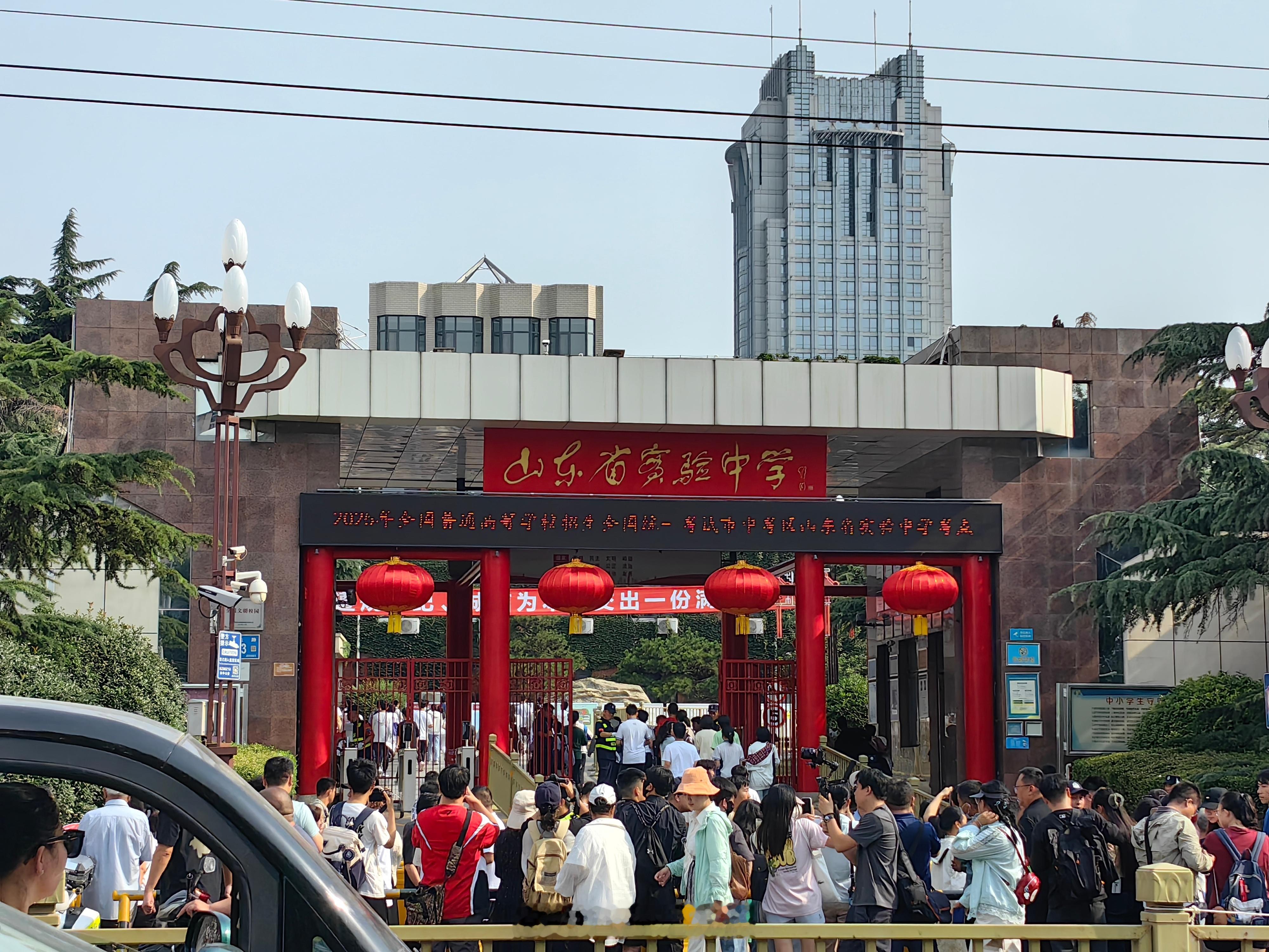 高考 开始啦，孩子们加油[给力][努力][心] ​​​