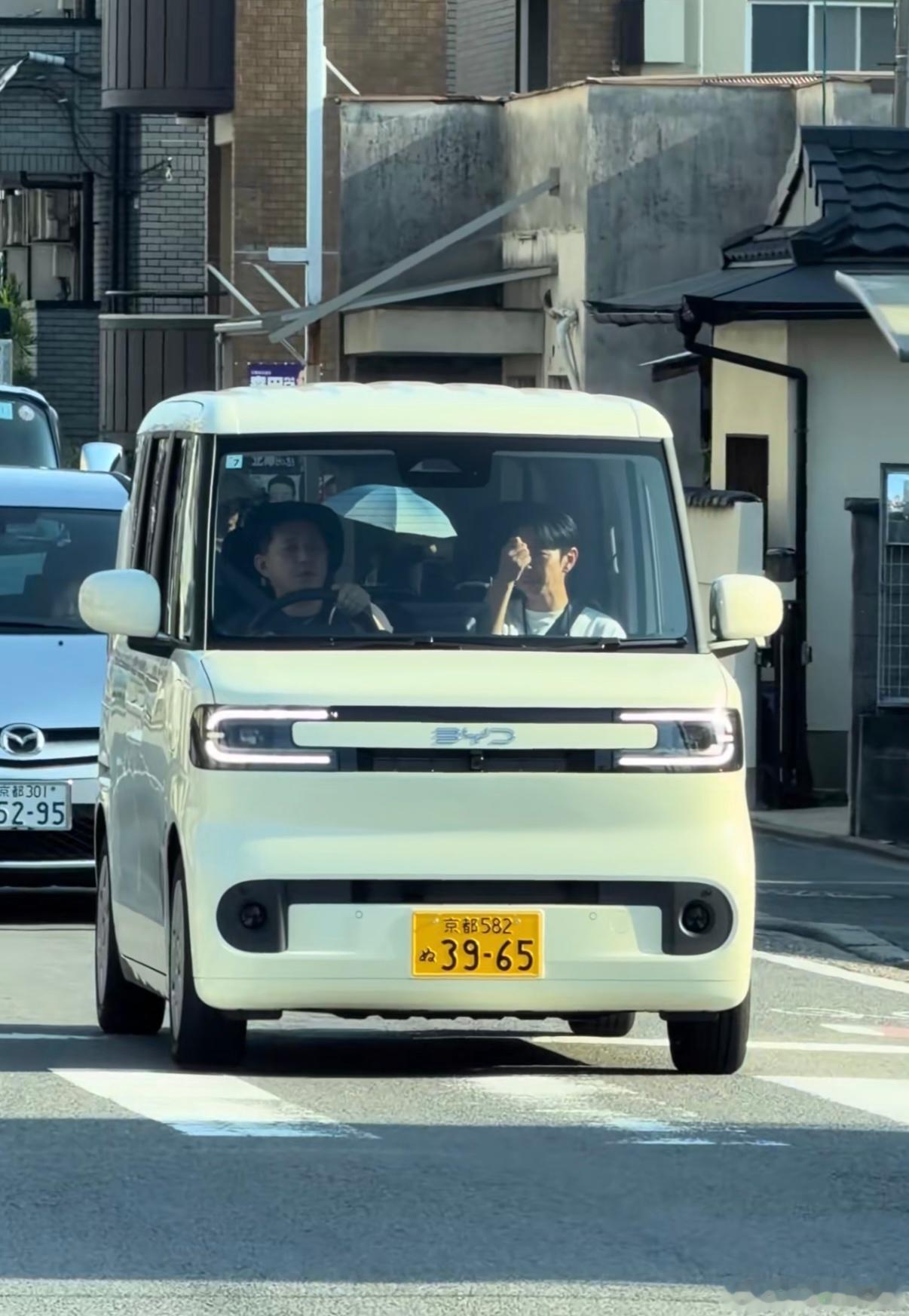 比亚迪海獭：不知道啊，一边骂一边买。上市前：日本民众骂骂咧咧，甚至骂代言人广濑爱