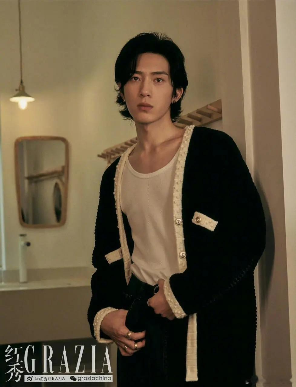 井柏然封面和待遇全靠自己 