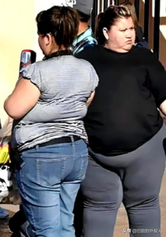 在美国，你要是看到一些体态肥胖，屁股大并且满身是肉的人，放心那大概率是穷人；而看