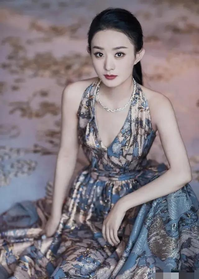 每次看到这张照片，都会让人为之一震，特别是她那犀利的眼神，你就会深深地感觉到：曾