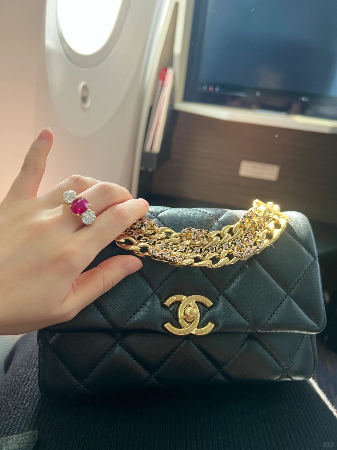 对小香，主打一个！喜新☺️☺️