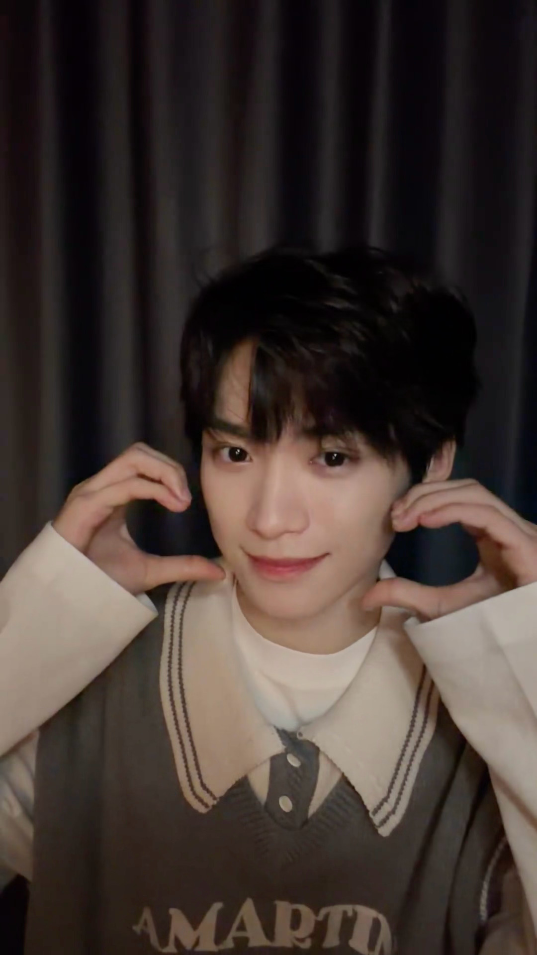 梓渝脸颊比心🫶好可爱啊。。梓渝工作室vlog ​​​