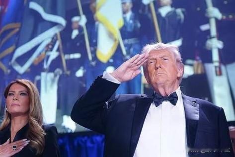 首先，猜可能是伊朗人干的，美国杀了哈神老大，这仇要报，仇杀报复，理由充足，也最解