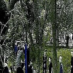 老人在北京一公园锻炼身体时，将自己固定在单杠上连续做了。
 

他就那样用根绳子