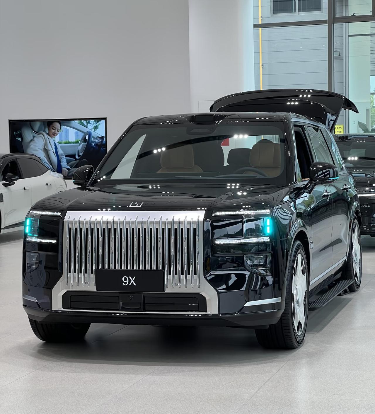 极氪9X（内部代号）的性能配置，代表了极氪 “技术下沉与体验登顶” 的终极追求，