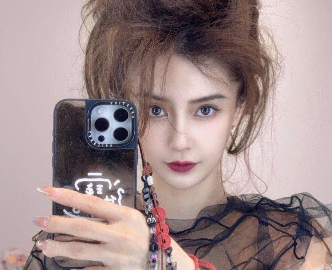 🍉杨颖重阳公益获认可，状态在线资源回暖[鼓掌]Angelababy亮相中广联敬