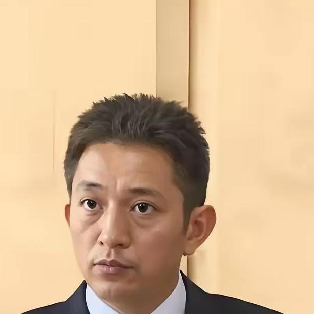 中美谈判桌上的李成钢，那股“钢”劲儿谁不知道？五十多岁的他个子不高，却能让美国财