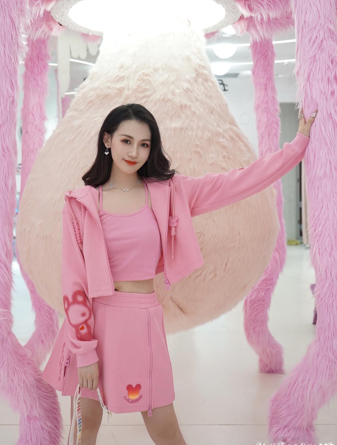 库存🧩
今日份粉嘟嘟小欠儿掉落[给你小心心]
给生活加点flowflow人间日