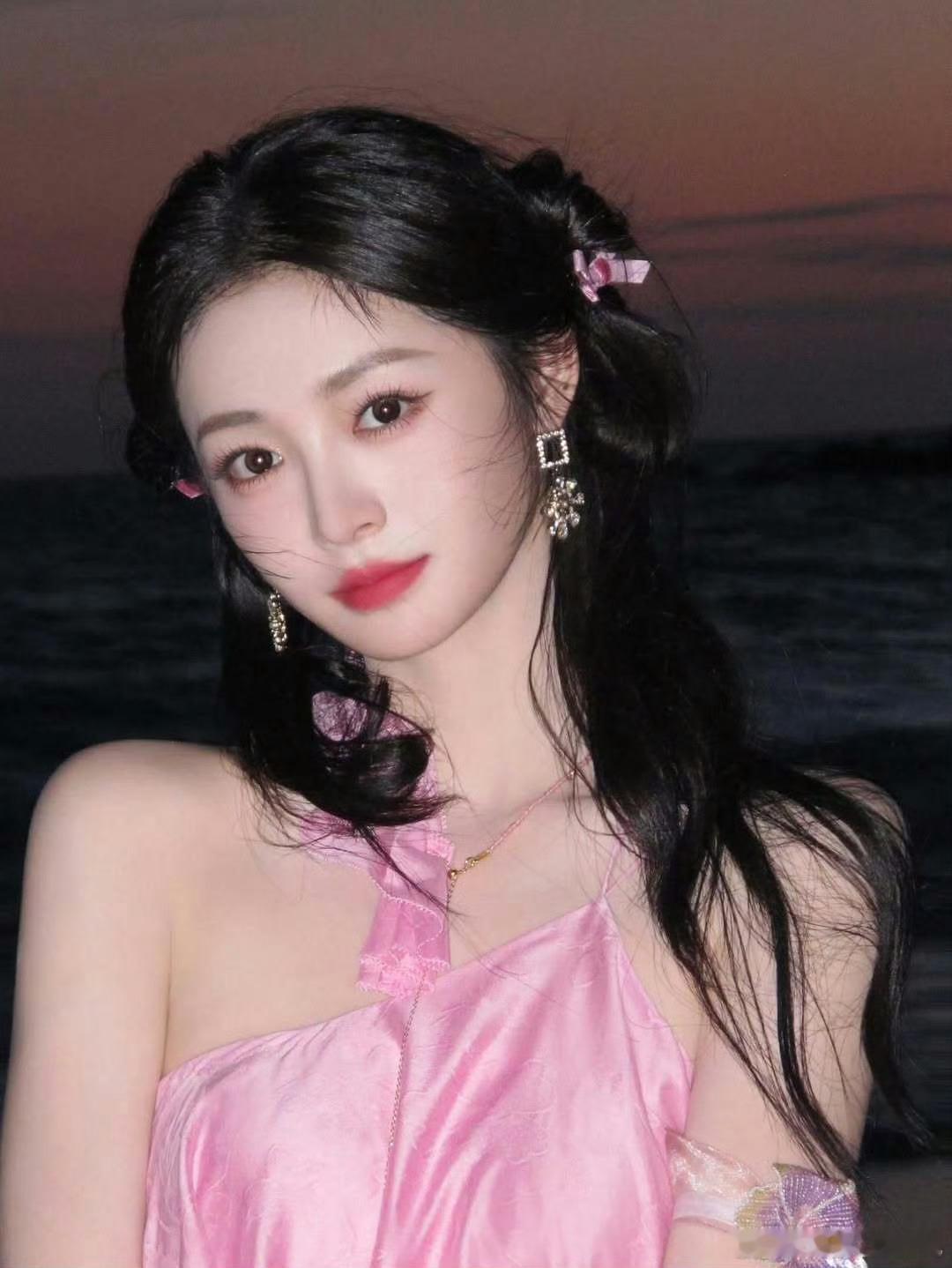 周洁琼海边粉红泡泡🫧 美少女战士！ ​​​