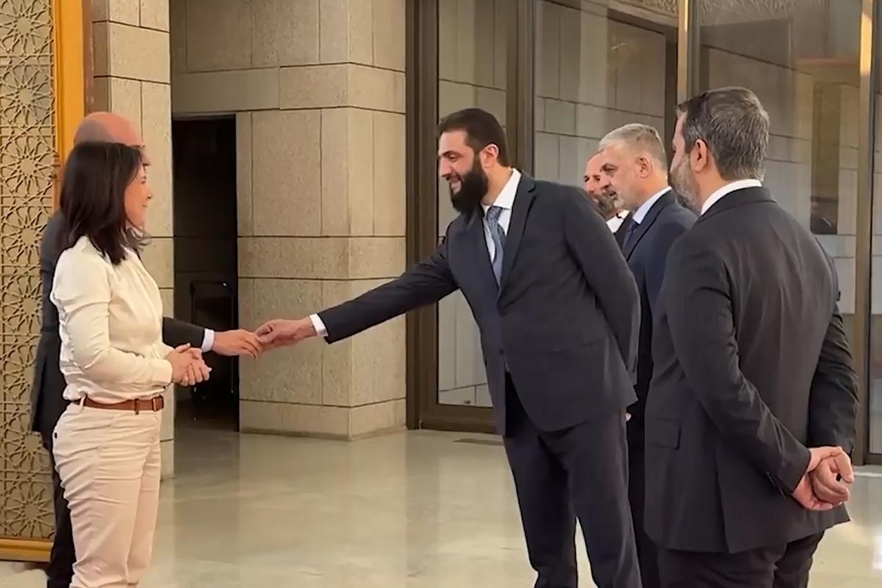 美国 “弃子”库尔德武装被卖后缴械，代理人的宿命从来都是 “用完即扔”

叙利亚