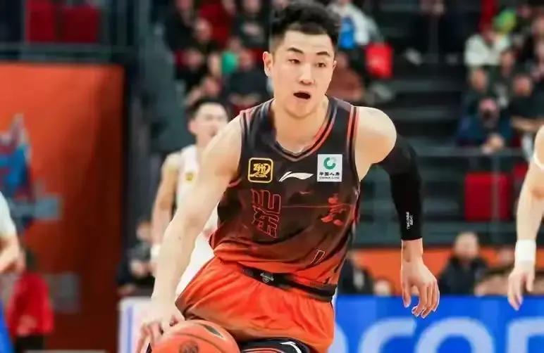 进攻并非长项却频频入选国字号，看懂硬仗里的价值便知答案
以前总纳闷，这名后卫凭啥