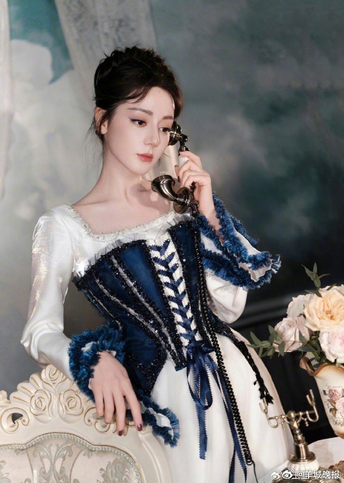 【明星复古造型盘点，哪套是你的最爱？】从港风卷发到艺术感长裙，从美式经典风到复古